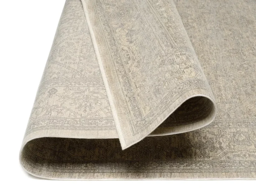 Jemný béžovo šedý koberec s orientálnym motívom - S