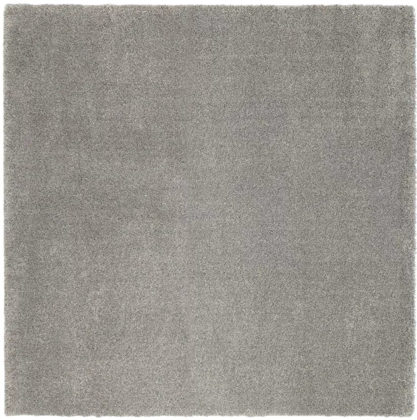 Tmavo šedý štvorcový koberec zasunieš pod pohovku v tvare písmena U.