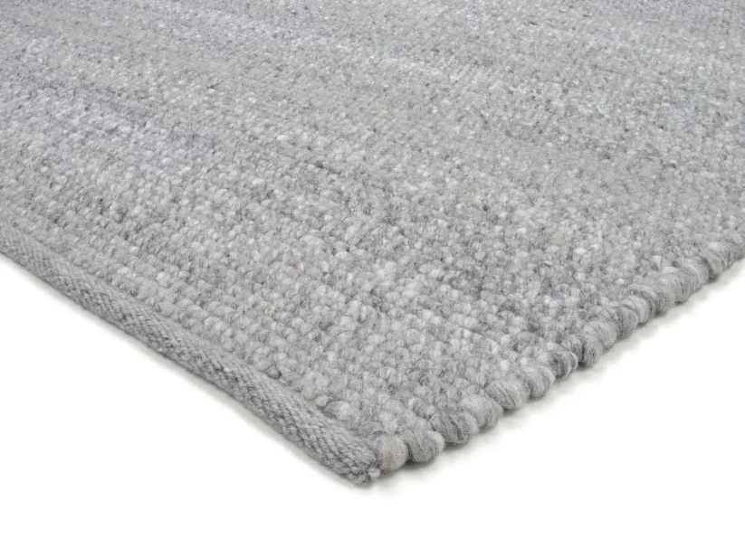 Šedý vlnený guľôčkový koberec do spálne - L