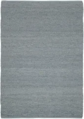 Vlnený tkaný koberec s tkanou štruktúrou šedo modrej farbe.