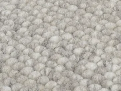 Strieborný vlnený guľôčkový koberec - S