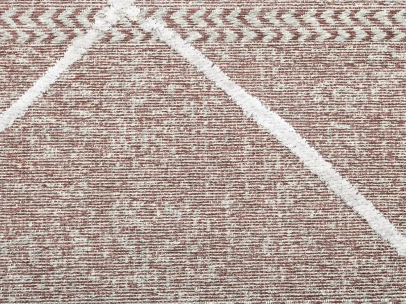 Tenký prírodný geometrický koberec Braderup - naturálne červený - SANSIBAR STYL