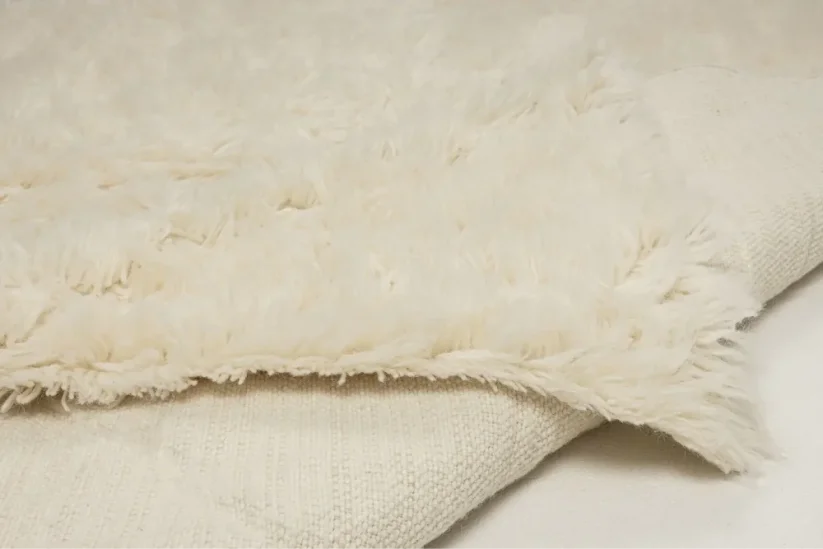 Štvorcový vlnený koberec Flokati Basic - prírodný a chlpatý 1250g/m2