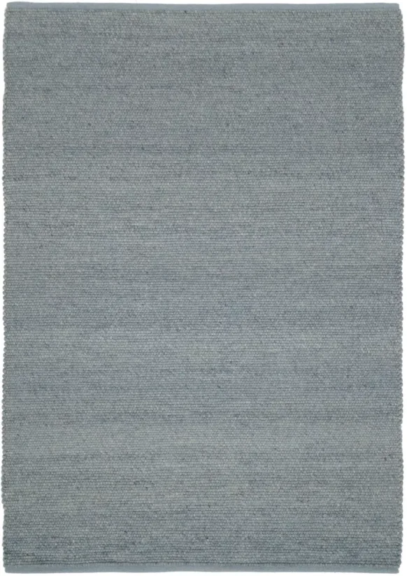 Vlnený koberec pod tvoju posteľ v modro šedej farbe s guľôčkovou štruktúrou.