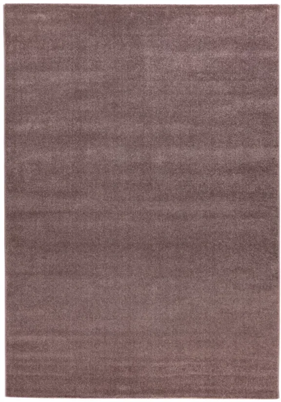 Fialový koberec s príjemným elegantným leskom.