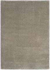 Jednofarebný svetlo hnedý obdĺžnikový koberec vo veľkosti vhodnej pod jedálenský stôl a do veľkej obývačky.