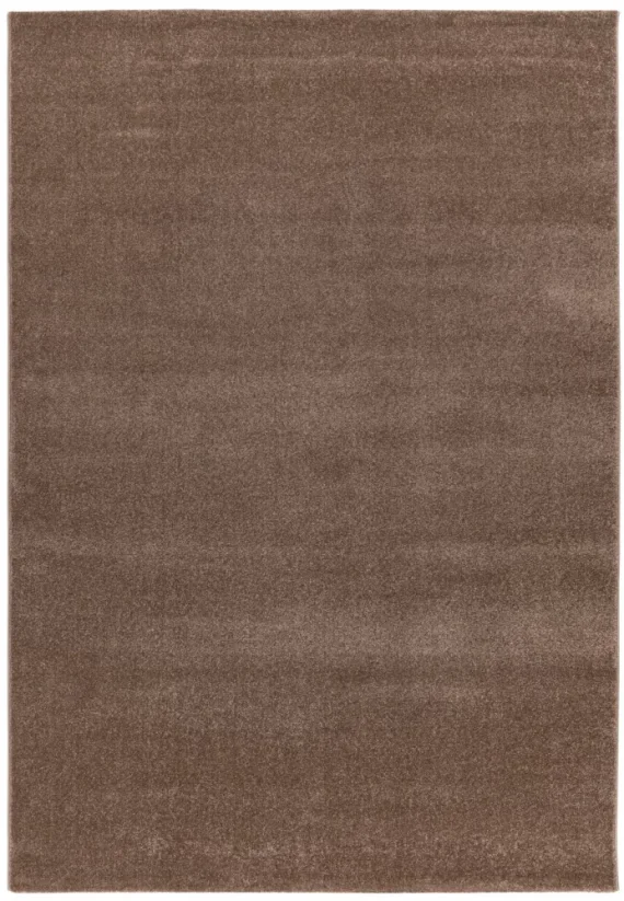 Jednofarebný hnedý koberec do obývačky, veľkosť 160 x 230 je ideálna k rohovej sedačke.