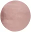 Pastelovo ružový koberček v kruhovom tvare ideálny ku kreslu alebo stredobod malej izby.