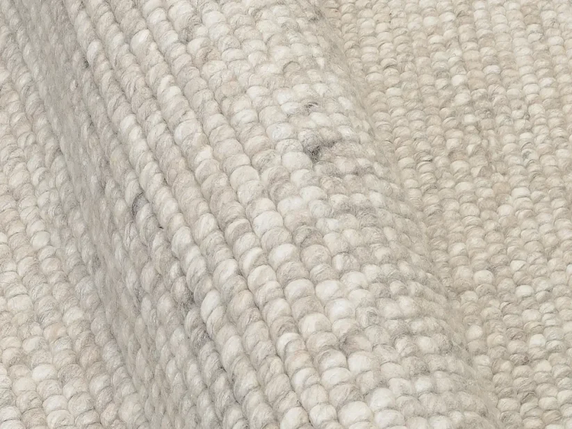 Strieborný vlnený guľôčkový koberec - M