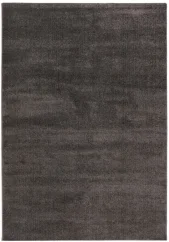Jednofarebný sivý koberec, z jednej strany je o niečo svetlejší a z druhej strany o niečo tmavší.