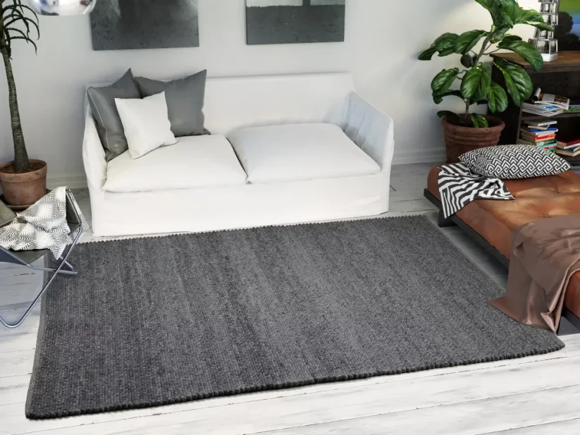 Antracitový vlnený guľôčkový koberec - S