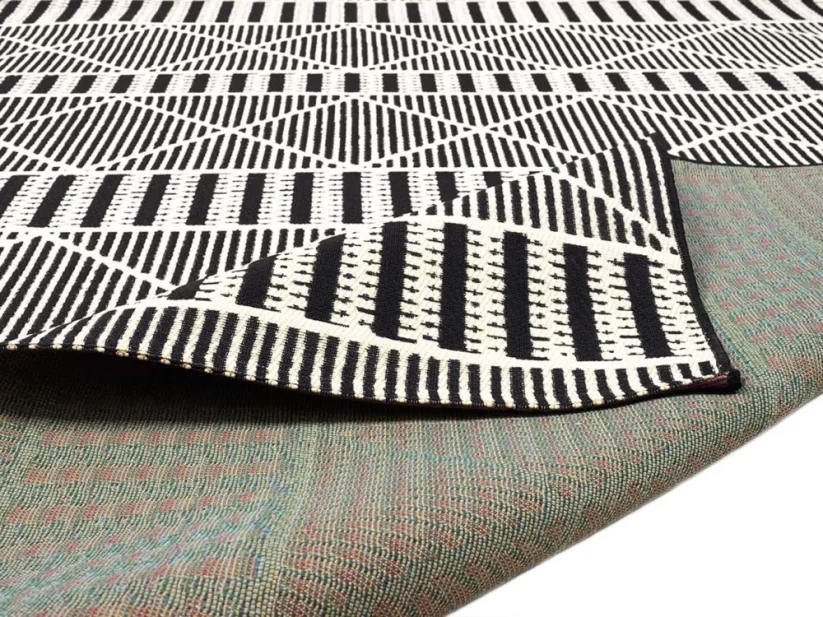 Funky Outdoor Geometric black - vonkajší koberec - TOM TAILOR