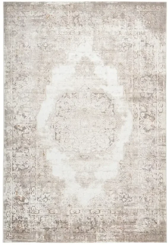 Elegantný šedo béžový koberec s bielymi prvkami motívu medailónu. Koberec zladíš so studenšími odtieňmi dubového dreva.