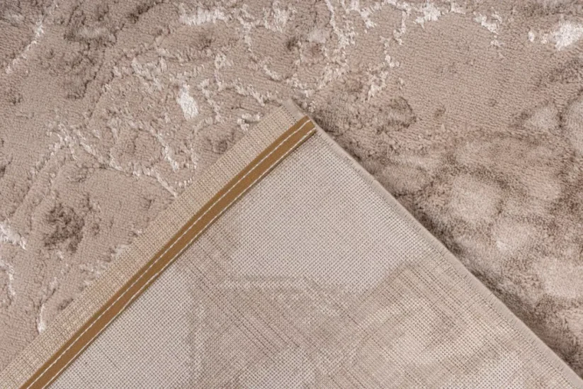 Detail hrán koberca, vyhotovenie je veľmi odolné.